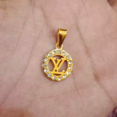Liontin Titanium  LV gold