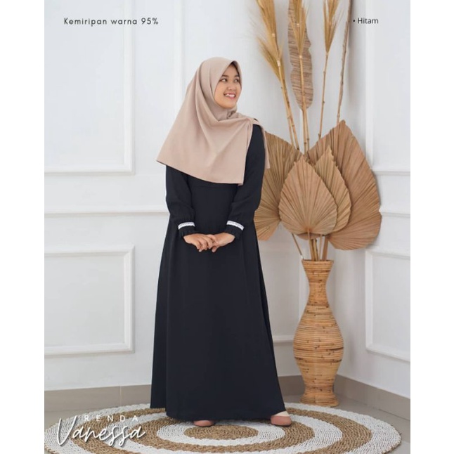 Gamis hitam renda