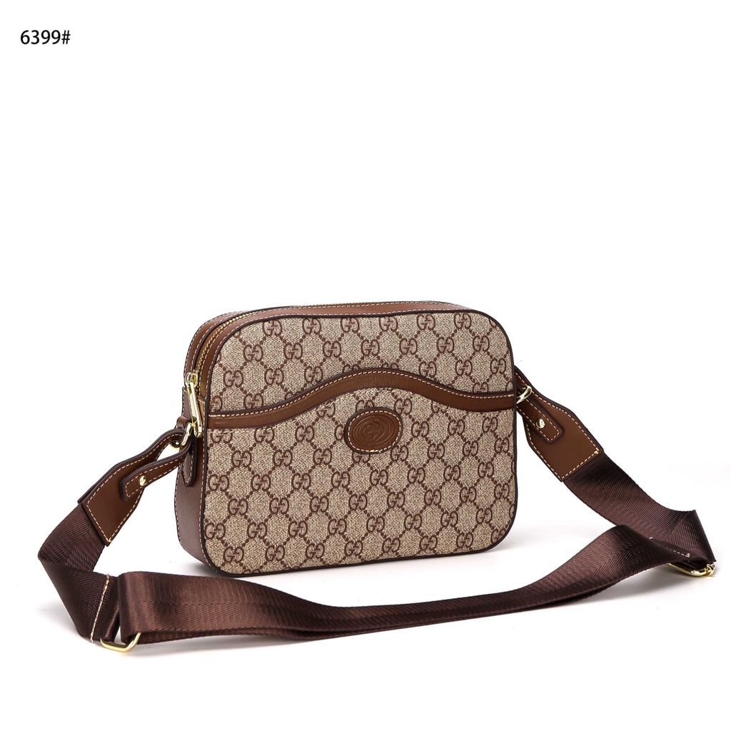 GC Messenger Bag with Interlocking G in GG Supreme 6399