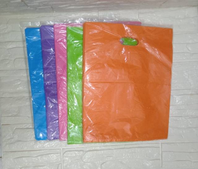 Kantong oval polos warna warni...