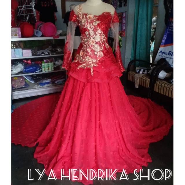 gaun pengantin merah 3D ekor