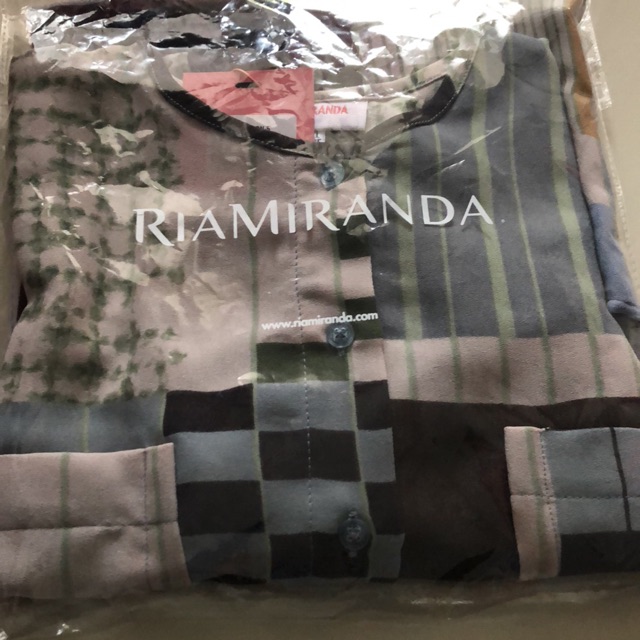 Ukara top ria miranda