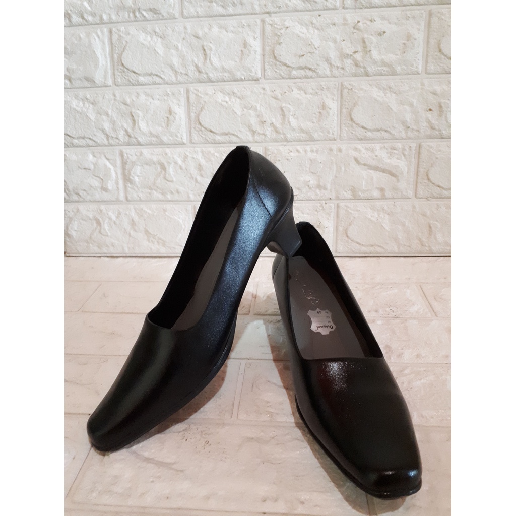 SEPATU PANTOFEL KULIT (CEWEK) MERK VINDY'S