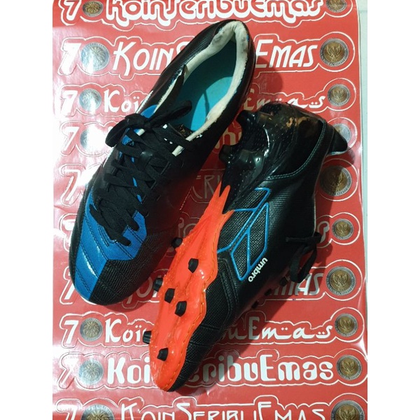 Sepatu Bola ORIGINAL UMBRO DECCO Remake Solplate Original PREDATOR FG - Black/Blue/FireRedSize EU 44