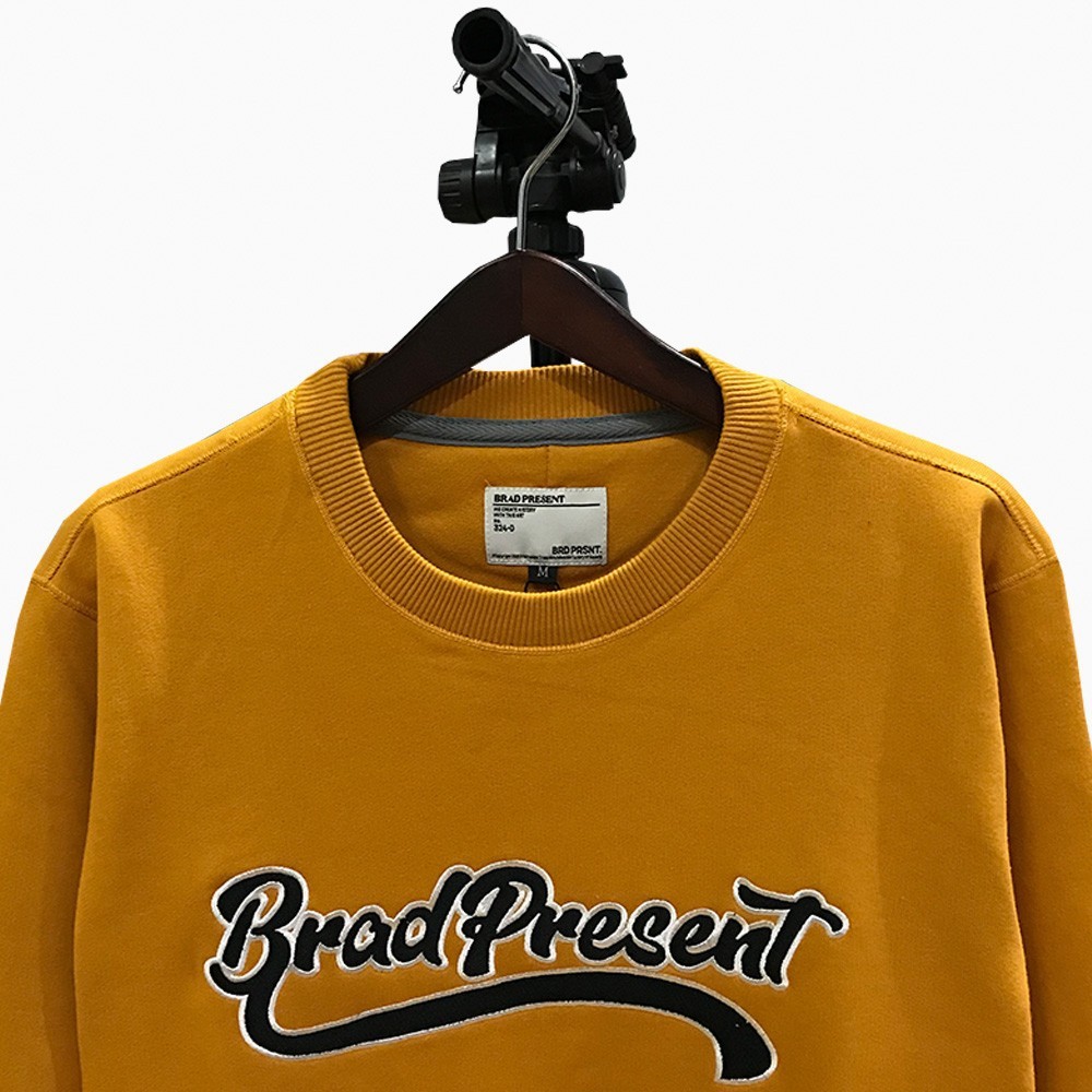 BRAD PRESENT ORIGINAL Sweater cowok sweatshirt warna yellow with logo series art seri Gs401