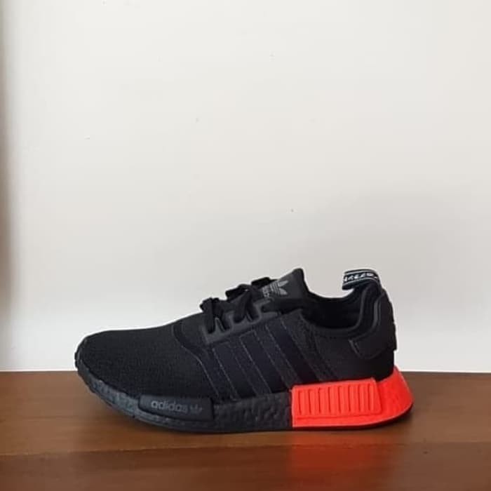 nmd r1 red