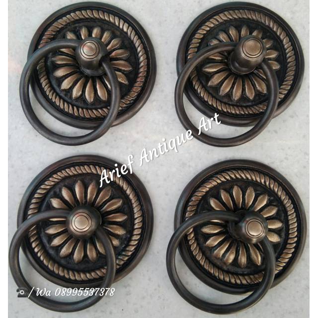 Tarikan pintu antik