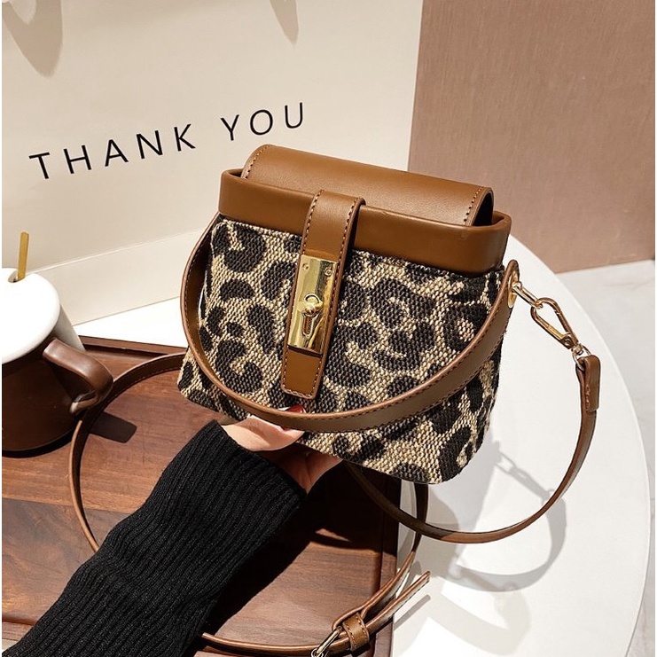 TFT AX200295 92955 AX955 D43 B2460 E4411 DJT0695 (3 TAS MUAT 1 KG) Tas selempang wanita import Batam Jakarta Slingbag Bag terbaru Ready Flower Leopard Ling