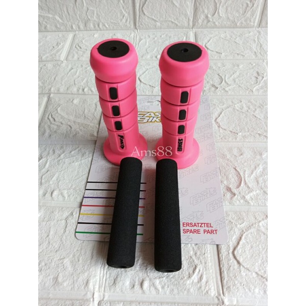 Paket 2 item Handgrip Grip Fastbikes Model Donat Pink + Busa Handle Rem Motor Warna Hitam Universal