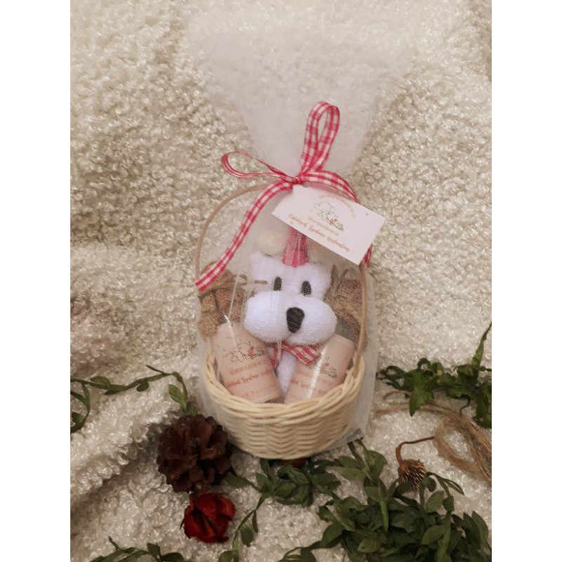 souvenir handuk animal,hand sanitizer dan shower gel bungkus keranjang 11cm dan tile. souvenir ultah