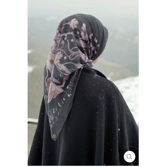 Buttonscarves Nada series re new