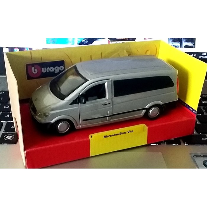 Diecast Bburago 1:32 - Mercedes-Benz Vito Silver
