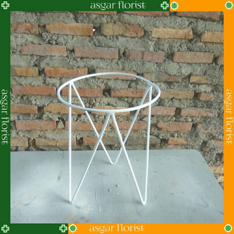 Standing Pot Bunga Besi diameter 30 tinggi 40 cm