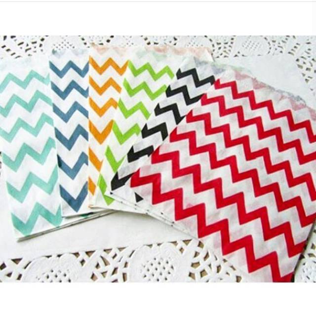 

Party biscuit paperbag (chevron/stripes)