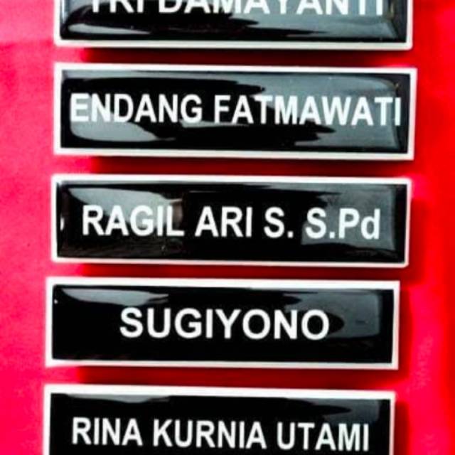 

TERIMA PESANAN NAME TAG PENITI / PAPAN NAMA