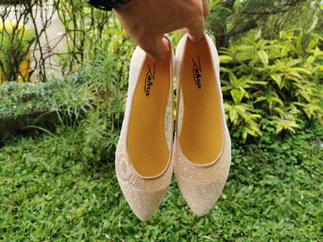 Arlaine- Lucia flatshoes sepatu brukat sepatu flat shoes wanita flatshoes polkadot [Cream]