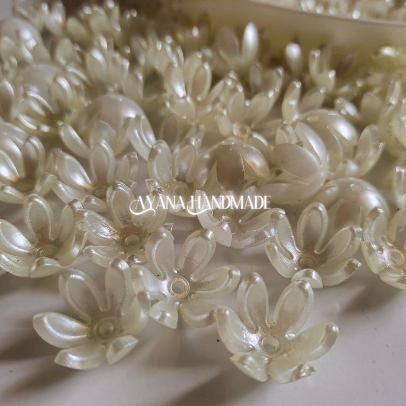 20pcs manik kelopak bunga pearl BW03