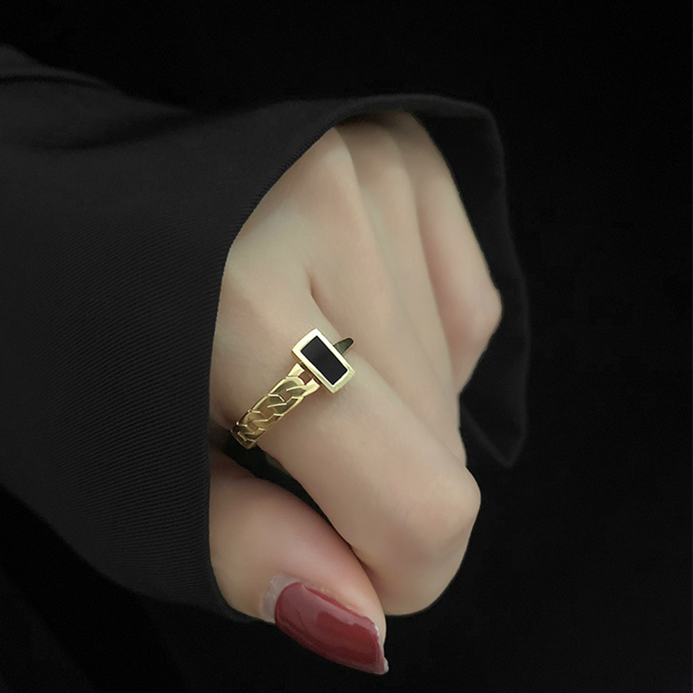 Cincin Wanita Dari Enamel Hitam Normcore Gaya INS Sederhana Baja Titanium Emas 18K Perhiasan Fashion Asimetris Rings