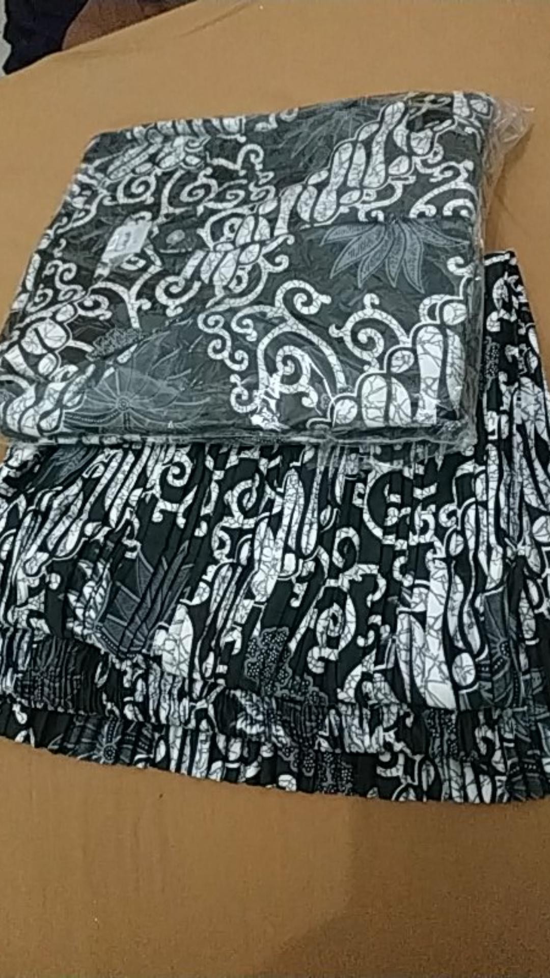 Baju Batik Couple / Couple Batik / Couple Rok Plisket Set Kemeja Batik Kenanga Navy Merah Silver