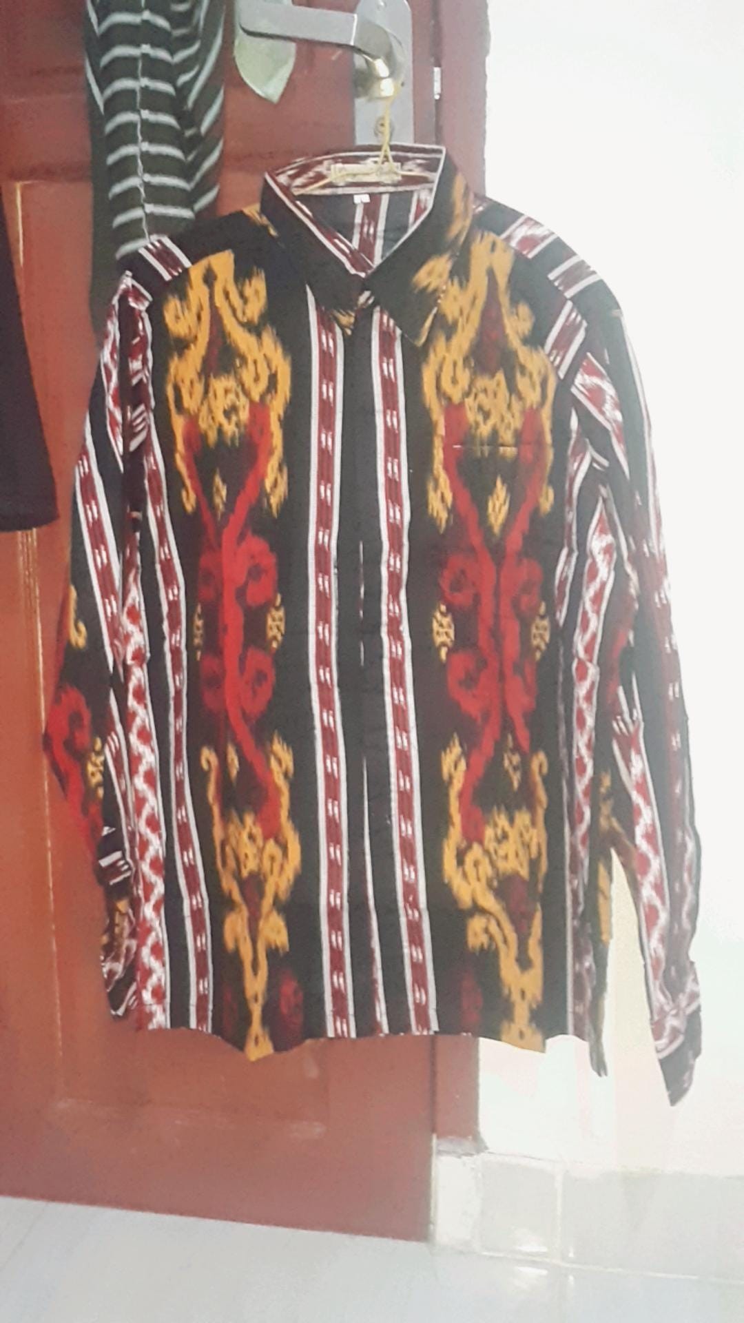 Kemeja Motif Tenun