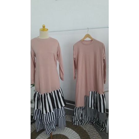 Baju muslimah terusan coklat bawah motif garis hitam putih T005B