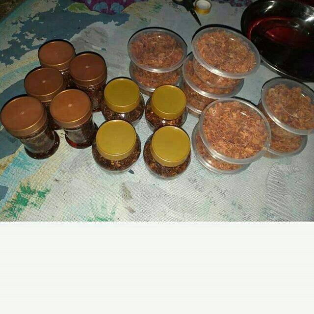 

Sambal cumi, bajo, peje, roa, dan bawang