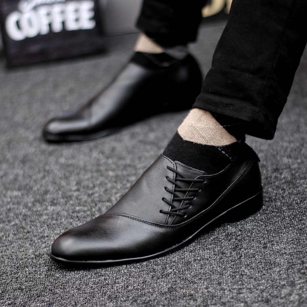 Sepatu Pantofel Hitam Kulit Asli Formal Kerja Kantor Pria Abraham Megan