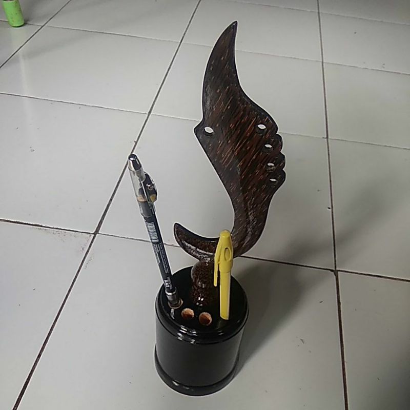 

Tempat pensil kujang,(kolesksi) dan alat tulis lainya (bisa cod)