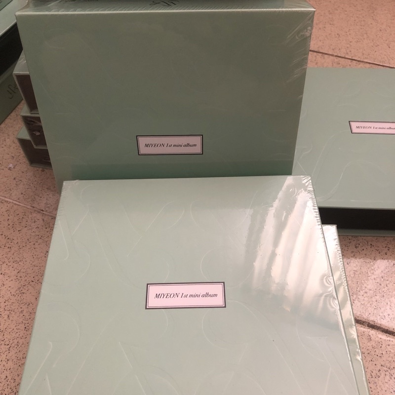 [Ready Stock / Baca Deskripsi] G-Idle Miyeon 1st Mini Album Sealed & Album Only