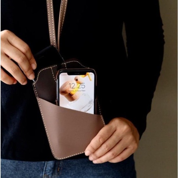 

Tempat Hand Phone/ Tempat ID Card Warna Coklat