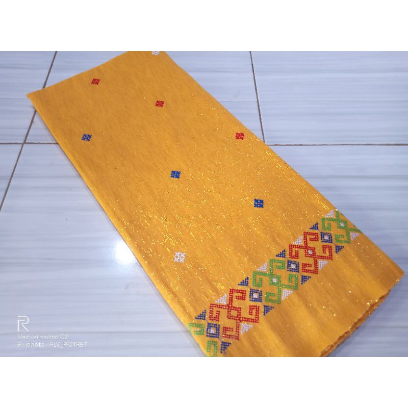 KAIN TENUN PARUKI TENUN PABINTIK TENUN JEPARA TENUN TORAJA KOMBINASI BENANG EMAS