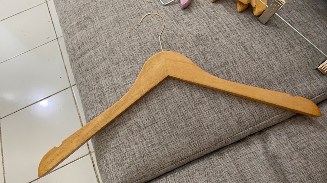 Hanger Kayu Natural Dewasa