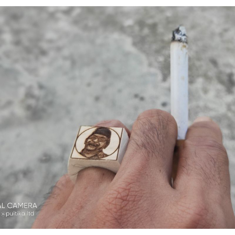 Cincin Kayu Grafir Tokoh Gus Dur - Cincin Grafir Potret Wajah