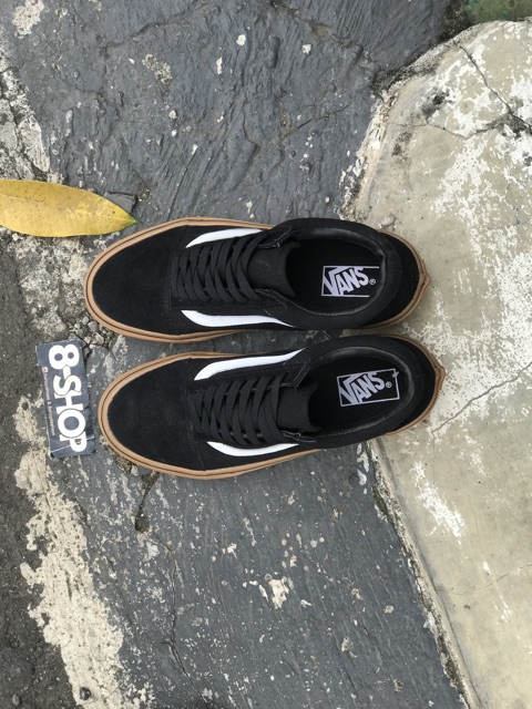 white vans black stripe gum sole