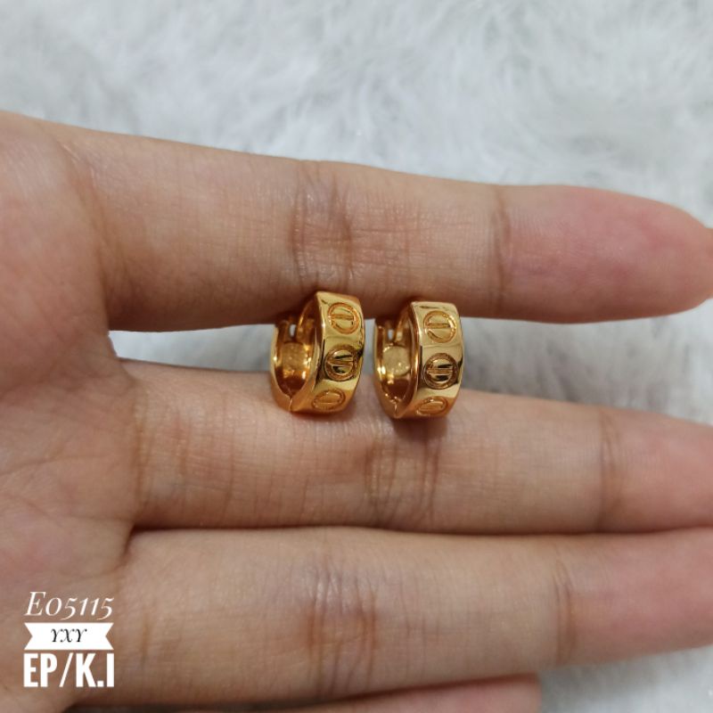 Anting Yaxiya Hoop Ukir warna Gold E05115