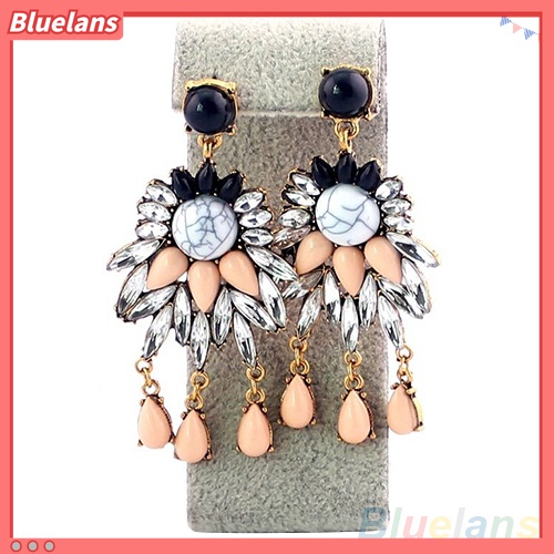 Anting Stud Desain Bunga Aksen Kristal Berlian Imitasi Gaya Retro Untuk Wanita