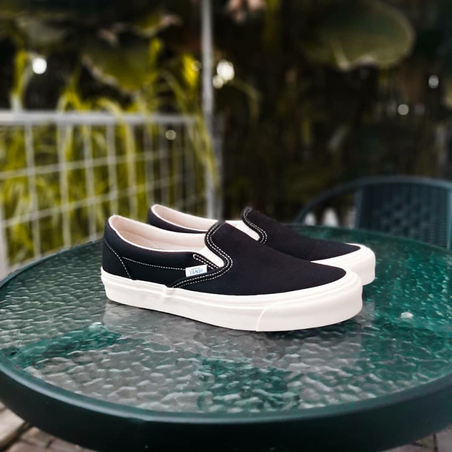 SEPATU PRIA VANS SLIP ON CLASSIC FULL WHITE SEPATU WANITA VANS SLIP ON KASUAL PUTIH POLOS PREMIUM QUALITY SEPATU SEKOLAH PUTIH / SEPATU KERJA SLOP PUTIH / SEPATU COUPLE VANS SLIP ON FULL WHITE PREMIUM TERMURAH ,,.