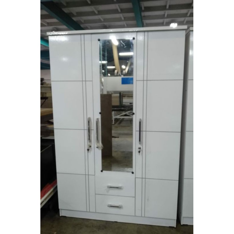 lemari 3 pintu