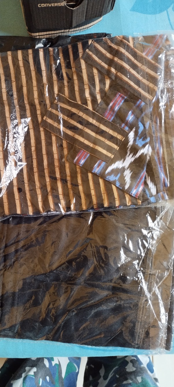 Blus Cropping Lurik Kombinasi Motif Tenun Baju Batik Kantoran Wanita Casual Formal Katun Warna