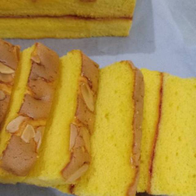 

R's Almond Cake Kue Spiku Almond