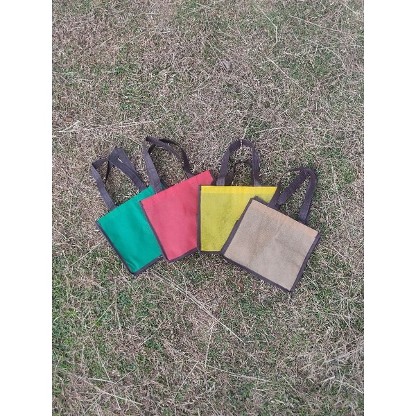 

UnoPacks ~ Tas Jahit Spunbond Box kombinasi 21 x 21