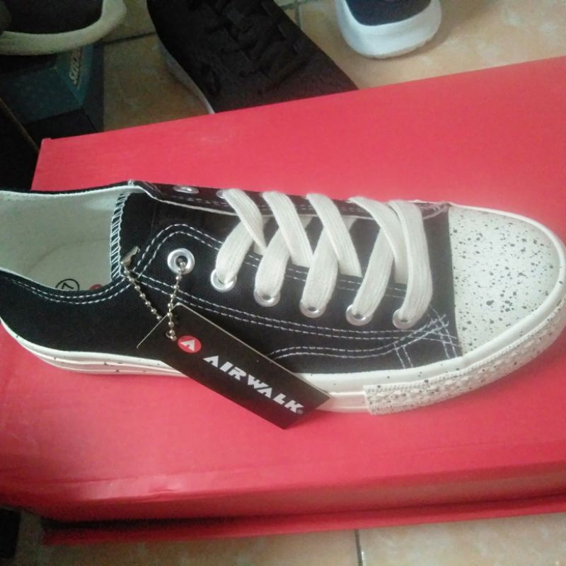 airwalk casual hitam putih