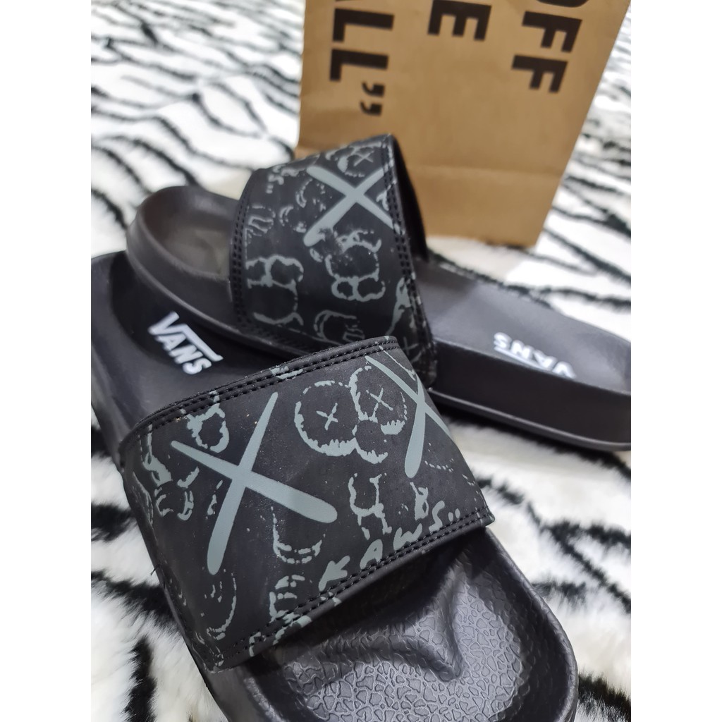 sendal slop Vans kaws sendal pria Distro keren terbaru 2020 sendal vans Grade Original