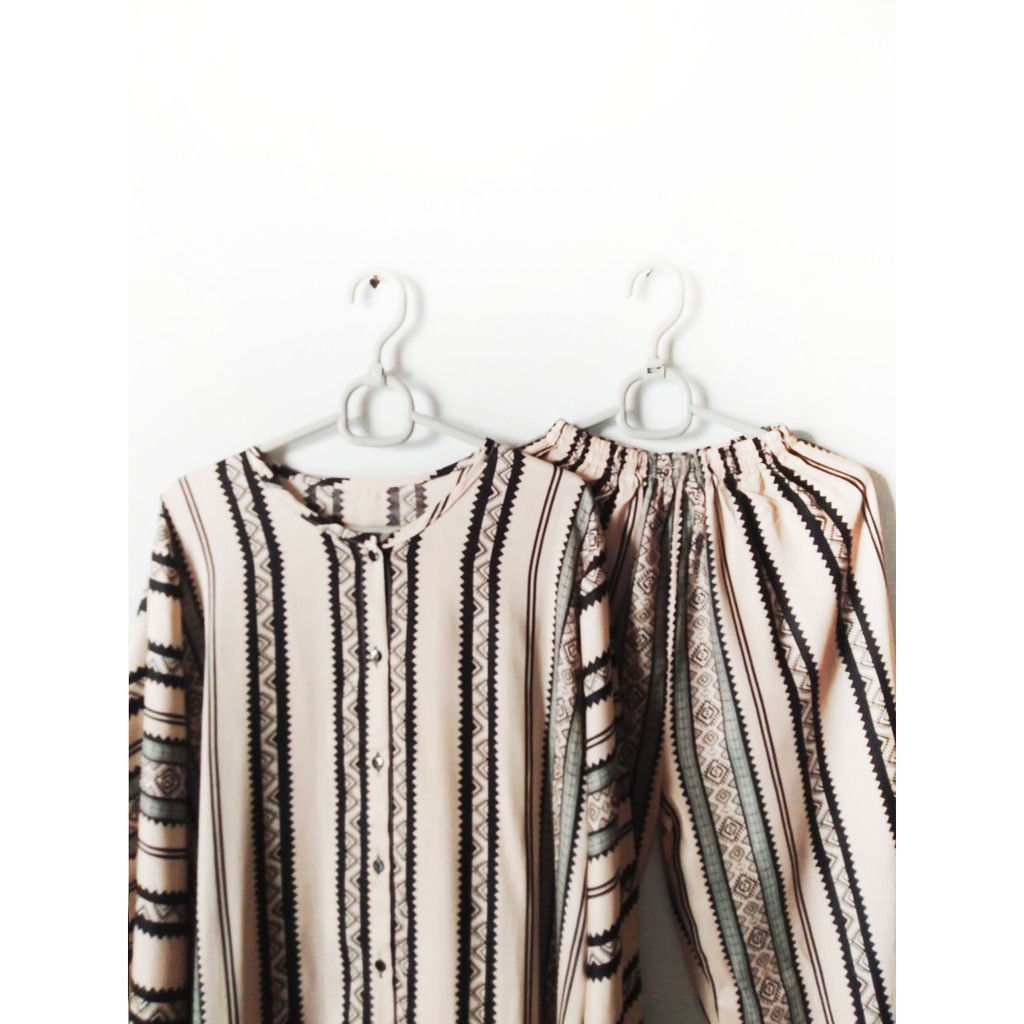 Setelan Tunik dan Celana Krem motif Hitam Putih (Motif Mozaik)