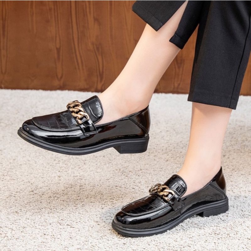 Sepatu Docmart Wanita Premium Keisya Terbaru / Sepatu Loafers Wanita Hitam Kasual Kekinian 530 / Sepatu Rantai Gold JESSY 09 / Bisa Cod