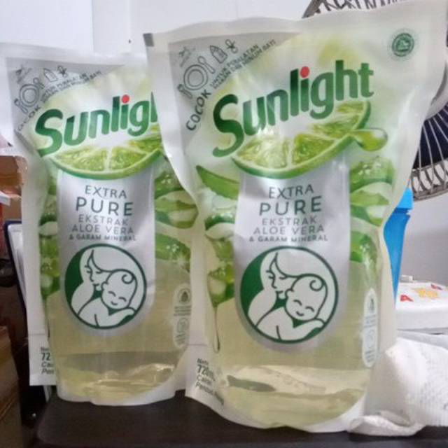 Sabun cuci botol & Tempat Makan Bayi / Sunlight Pure 720ml
