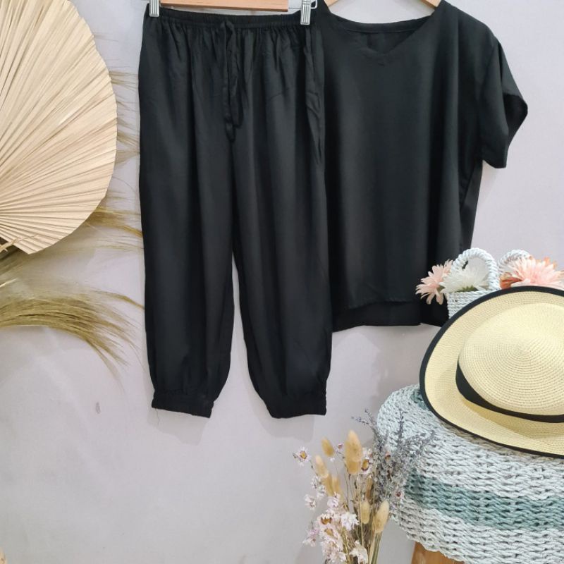 Setelan One set Alicia jogger polos Wanita-Black