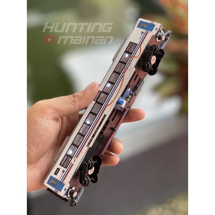 Gerbong Kereta Api Eksekutif Bisnis Detail Interior Nyala | Miniatur Kereta Api Indonesia - Hunting 