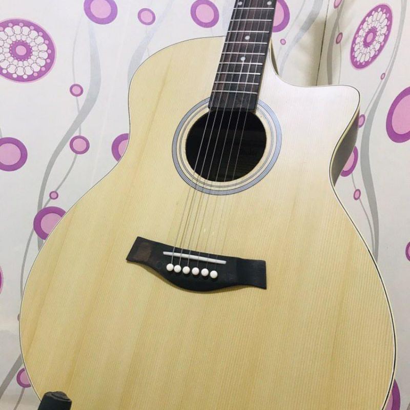 Gitar Akustik  Taylor Pemula