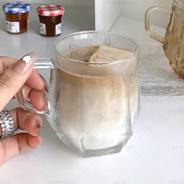 gelas cangkir Kaca aesthetic tekstur motif kayu kopi teh jus air minum coctail cantik